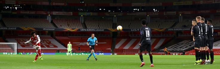 Betfair _ Arsenal - Slavia Praga _ Europa League _ 002 _ Slide.jpg